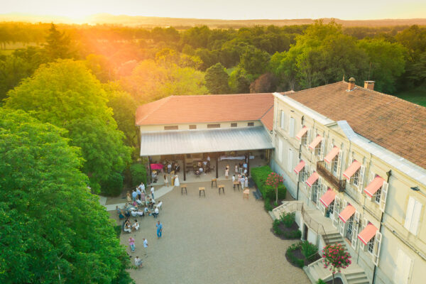 domaine-de-montcausson-mariage-cour-chateau-terrasse-reception